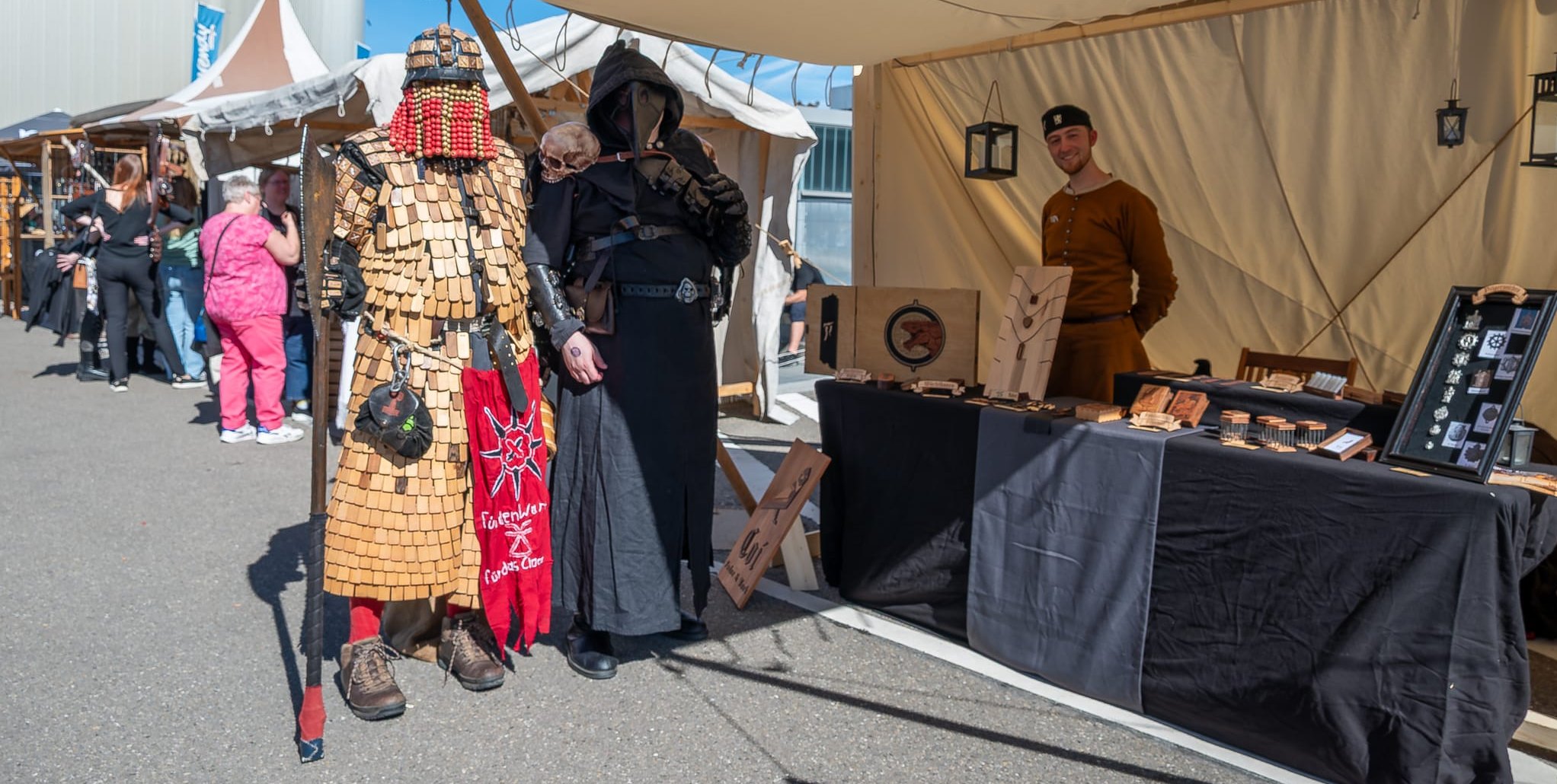 Als Kurzurlaub bezeichnen Gewandete den Besuch auf dem Mittelaltermarkt.
