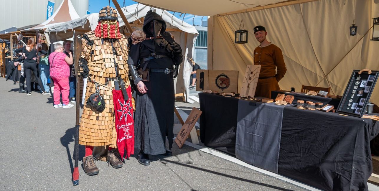 Als Kurzurlaub bezeichnen Gewandete den Besuch auf dem Mittelaltermarkt.