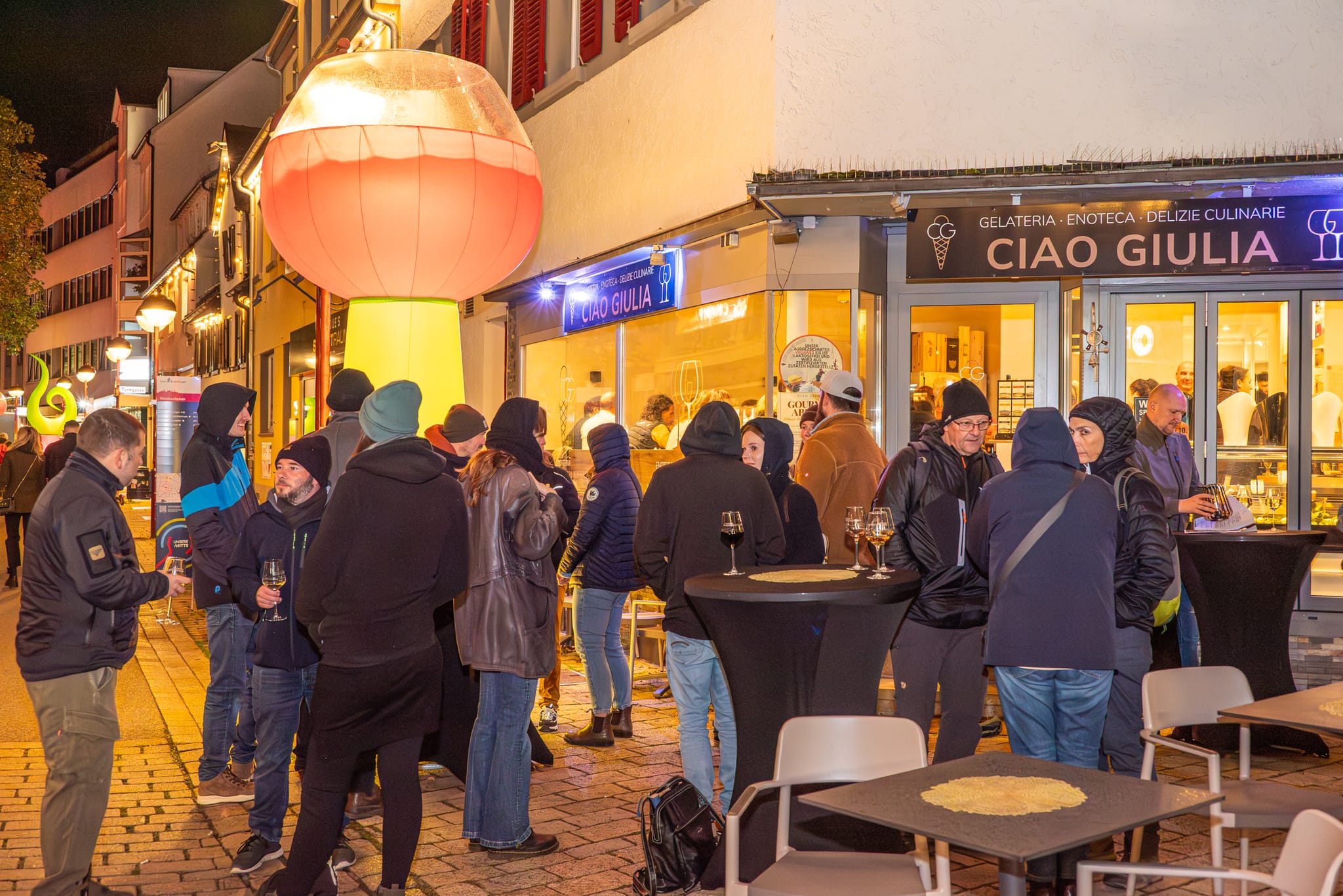 Große Lichtelemente sorgten mit für Stimmung.