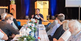 Der Sindelfinger VdK-Vorsitzende Roger Hahn blickt in seiner Rede zu den Anfängen des Ortsverbands.