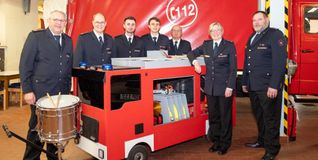 Ein starkes Team aus allen Abteilungen (von links): Jürgen Wohlbold (Spielmannszug), Philipp Matzke (stellvertretender Kommandant), Nils Tafel (Leiter der Kindergruppe), Manuel Naß (Jugendfeuerwehr), Karl-Heinz Naß (Leiter der Altersabteilung), Astrid Schimmer (Kommandantin) und Martin Böhringer (stellvertretender Kommandant).