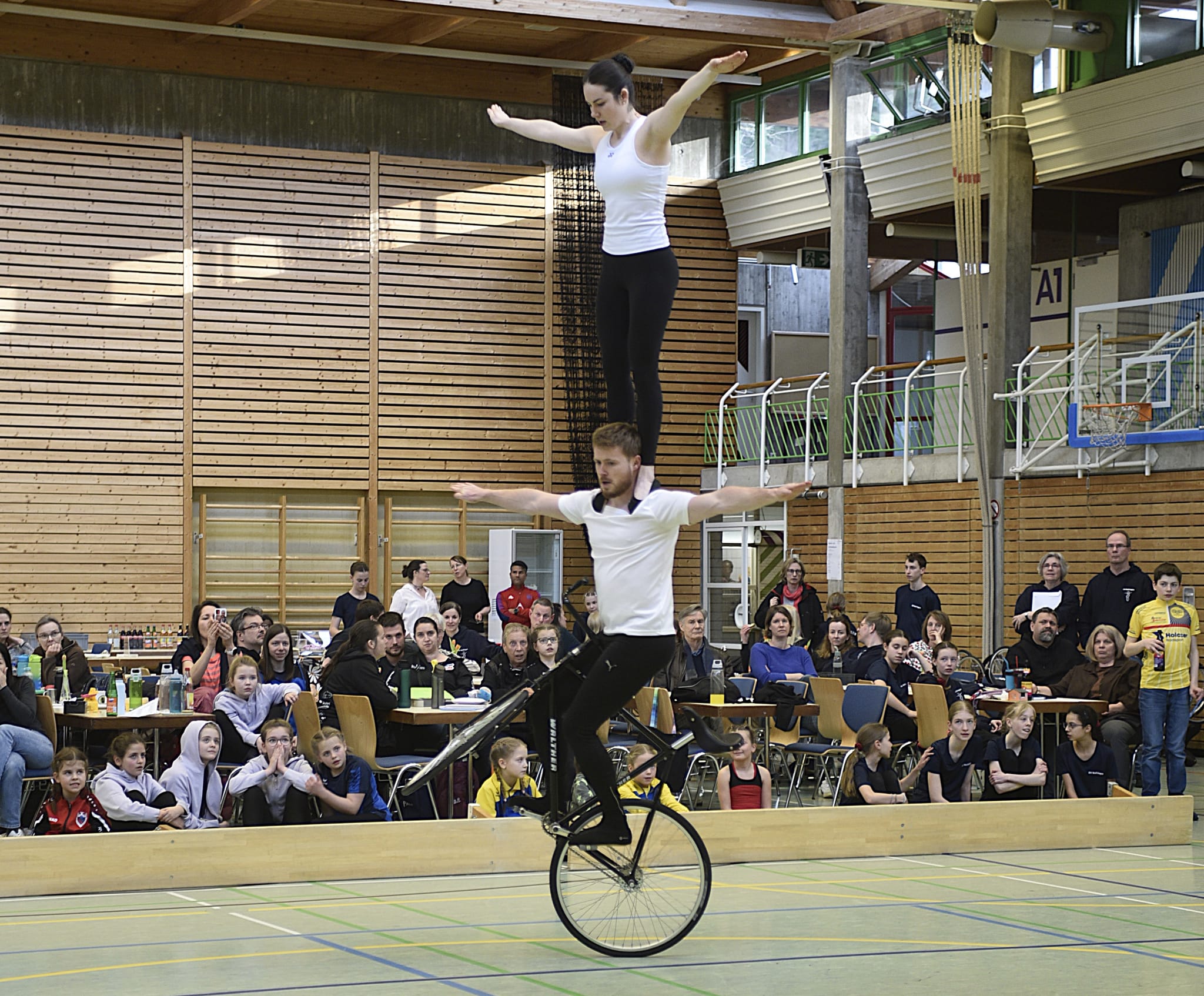 Die Deutschen Meister in der Offenen Klasse des Kunstradsports: Patrick Tisch und Julia Hämmerli vom RV Pfeil Magstadt.