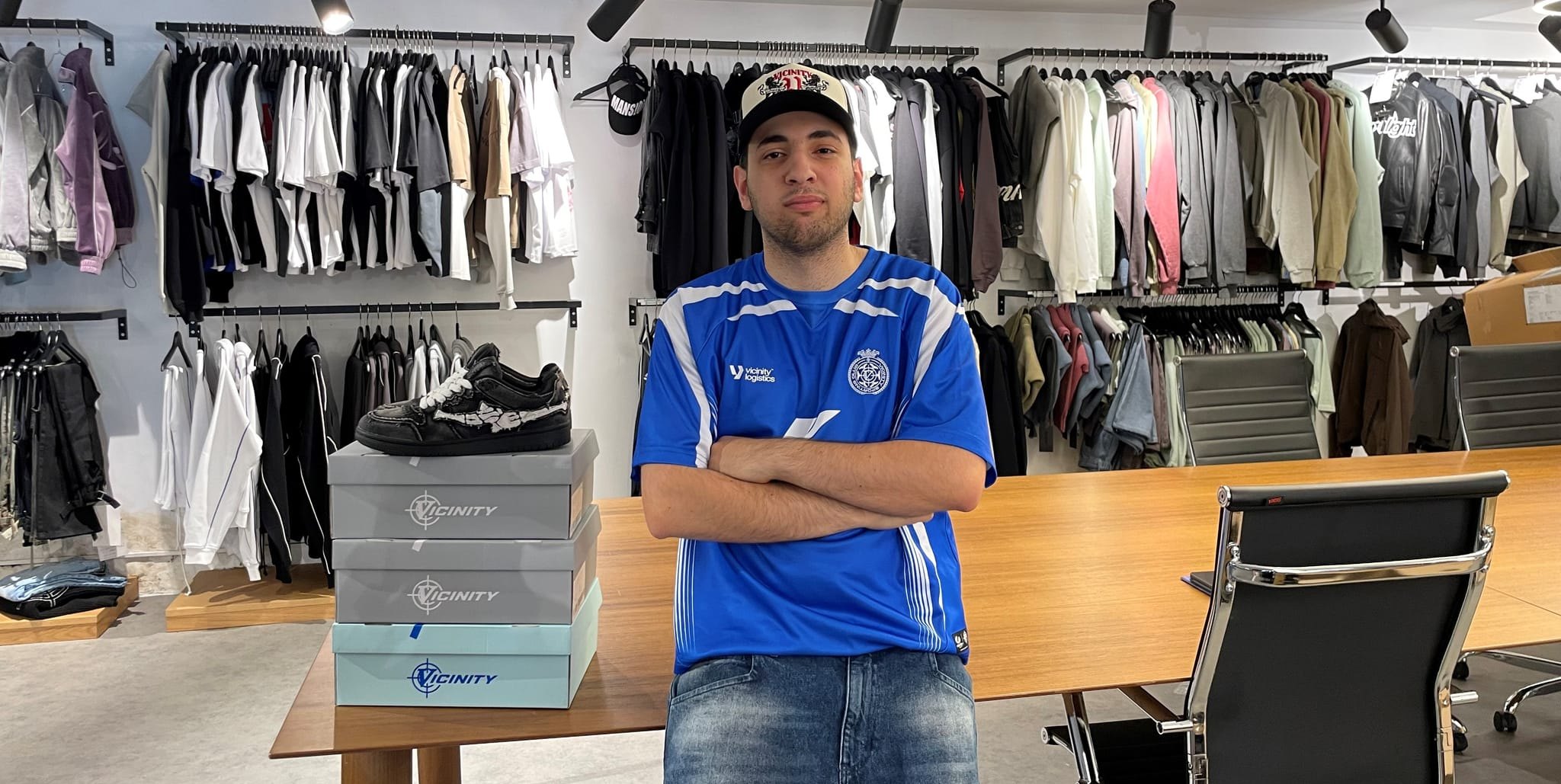 Kiyan Yildiz verkauft Kleidung, Schuhe und Accessoires.Bild: Bukovac