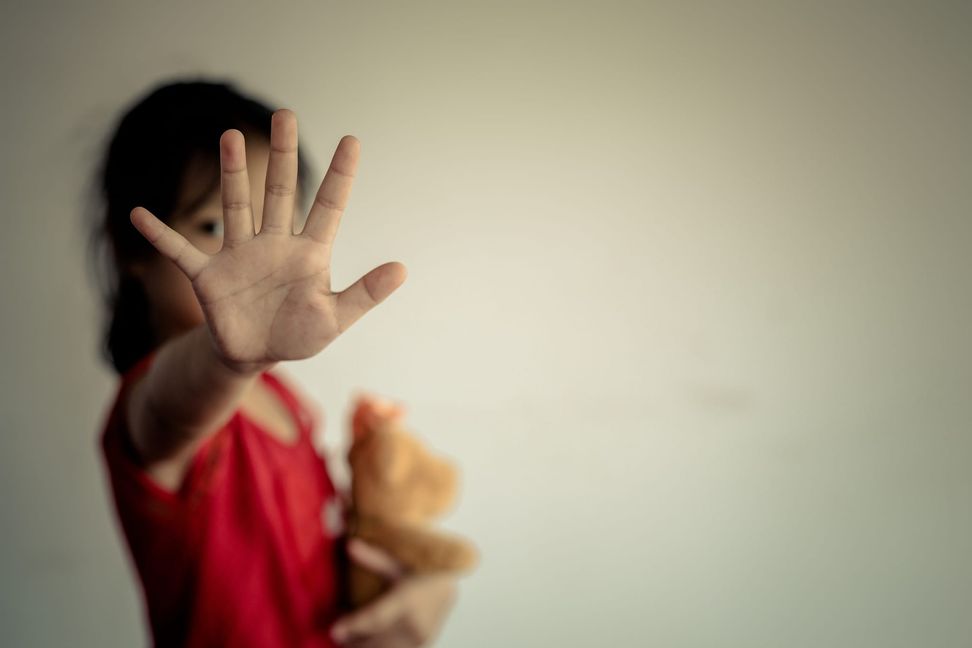 Sexueller Missbrauch von Kindern fängt schon weit vor jeglicher Berührung an.