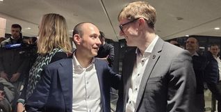 Stefan Belz (links) bleibt OB der Stadt Böblingen. Sindelfingens OB Markus Kleemann ist ebenfalls vor Ort.