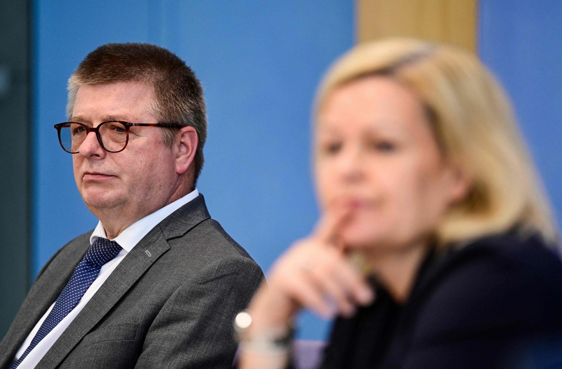 Verfassungsschutzpräsident Thomas Haldenwang und Innenministerin Nancy Faeser haben am Dienstag steigende Extremistenzahlen präsentiert.