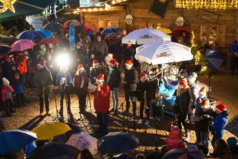Wenn das Wetter hält, wird am kommenden  Montag ab 17 Uhr gemeinsam auf dem Sindelfinger Wettbachplatz gesungen. Bild: Dettenmeyer/A