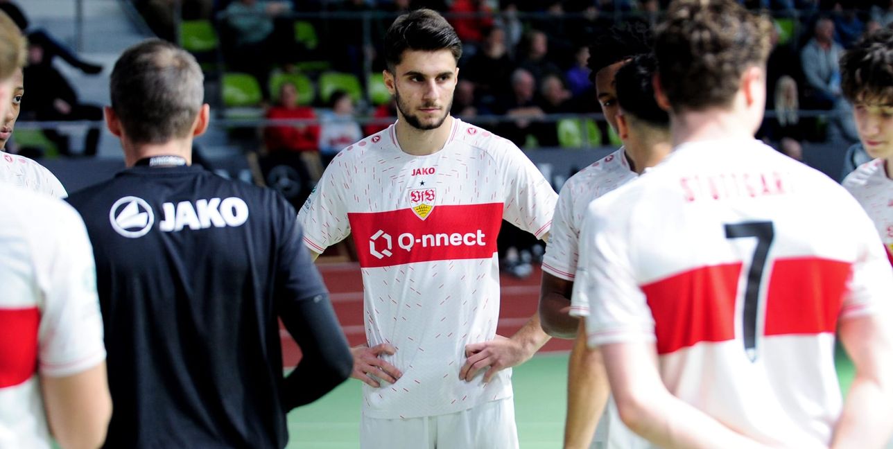 Der Sindelfinger Eliot Bujupi im vergangenen Janaur beim Mercedes-Benz Jnior Cup im Glaspalast. Der 18-Jährige ist vom VfB auch für das Turnier am 11. und 12. Januar 2025 gemeldet. Bild: photostampe