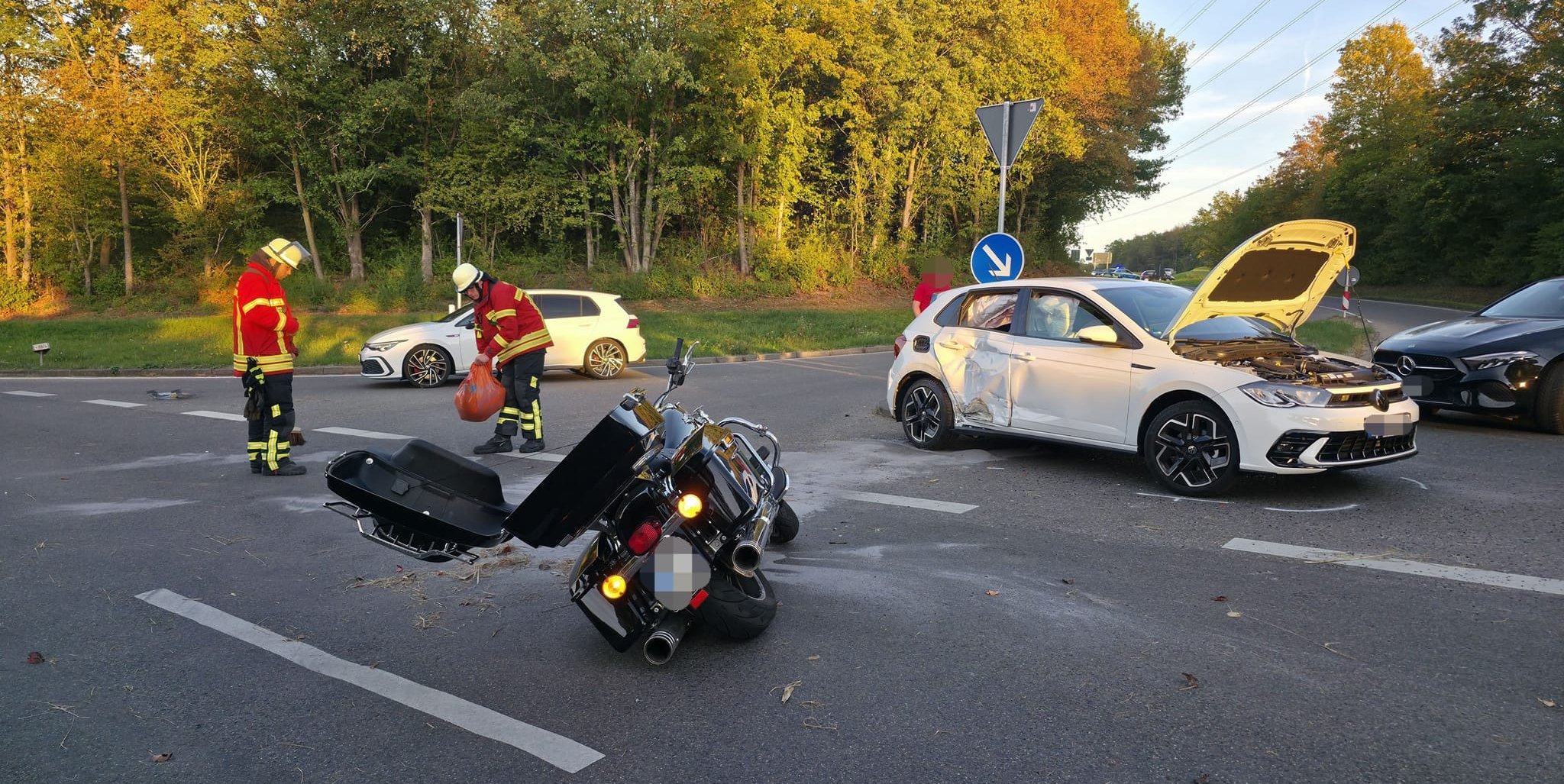 Die Harley-Davidson und der VW Polo wurden schwer beschädigt.