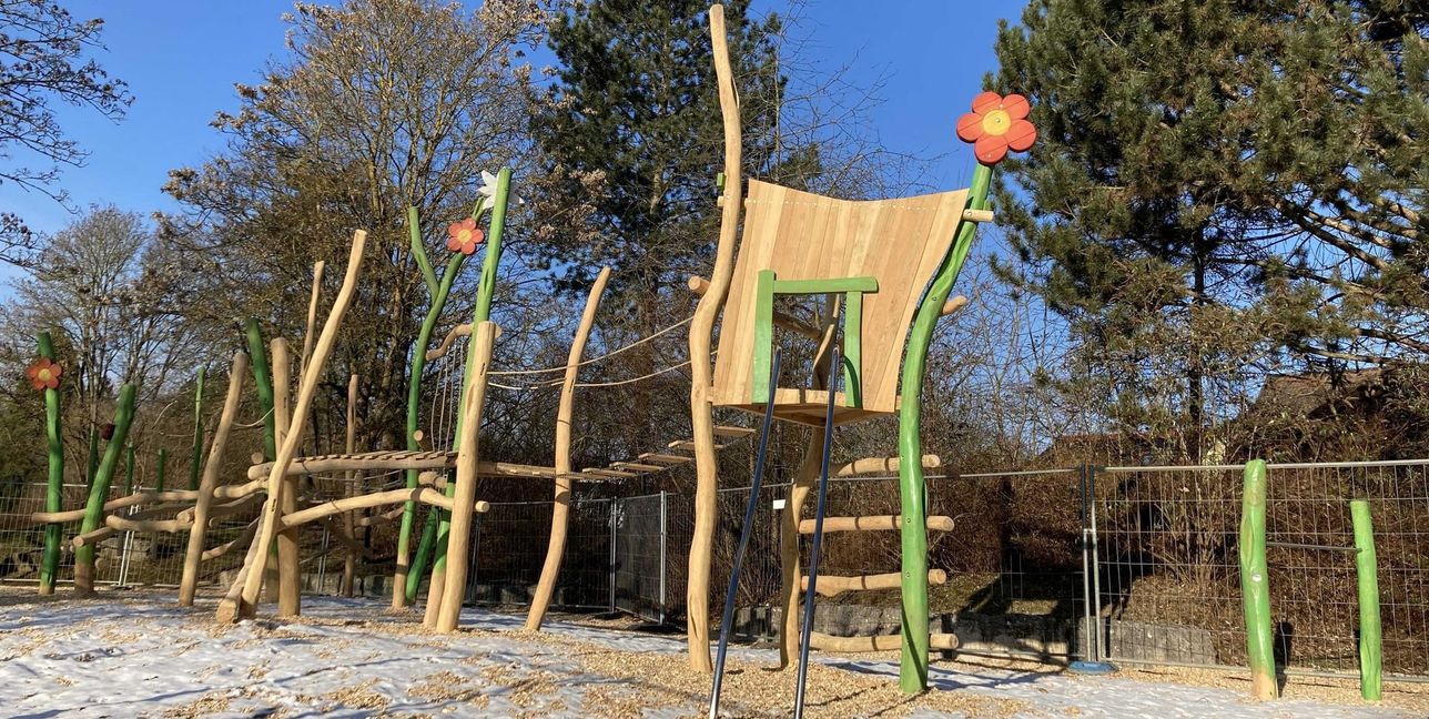 Der neue Spielplatz verspricht Spiel, Spaß und Bewegung für die ganze Familie.