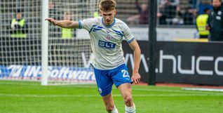 Leon Reichardt bei einem seiner bisher wenigen Einsätze im Trikot von Fußball-Drittligist Hansa Rostock. Bild: Eibner