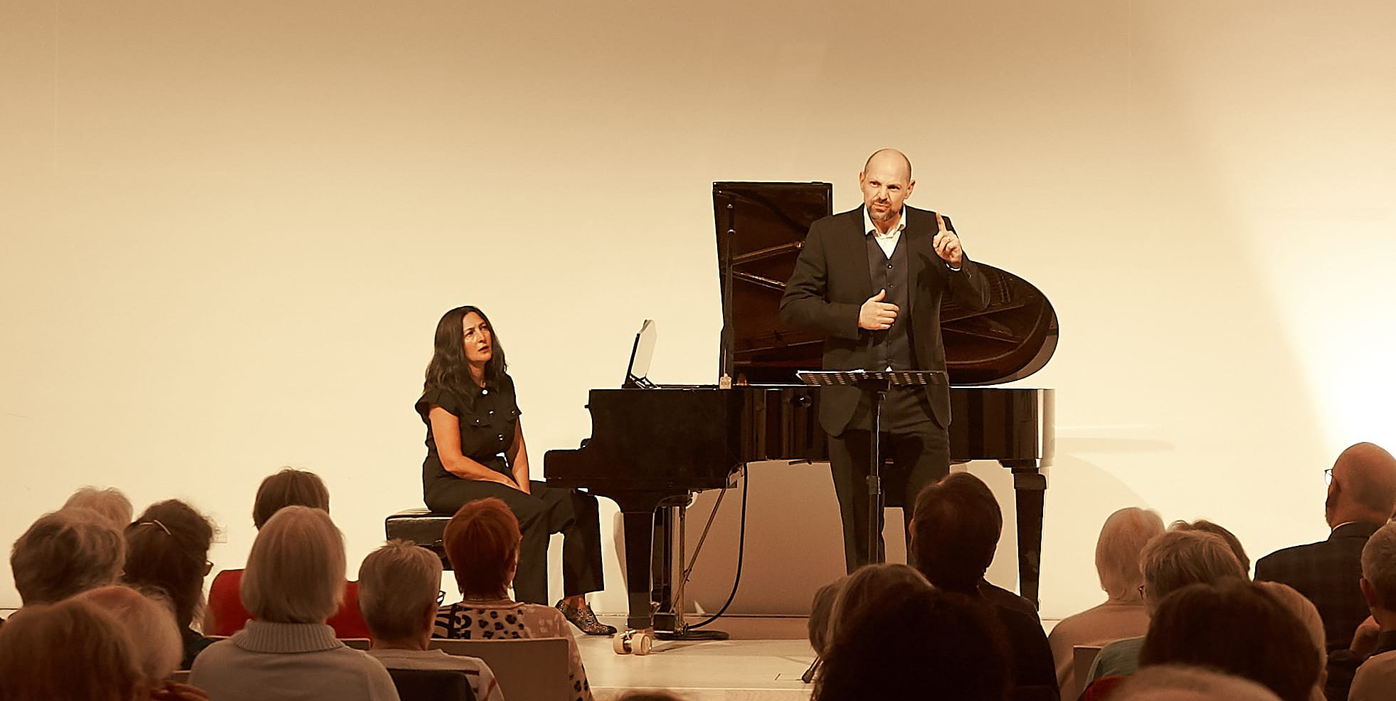 Johannes Held und Doriana Tchakarova beim Erlkönig-Abend im Stephanus-Gemeindehaus.
