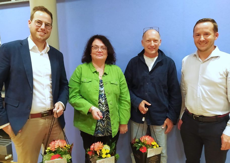 Magstadts Bürgermeister Florian Glock (rechts) kann wieder auf drei Stellvertreter zurückgreifen (von links): Jonas Winter, Margit Holzwarth und Axel Mannhorst.   Bild: Reichert