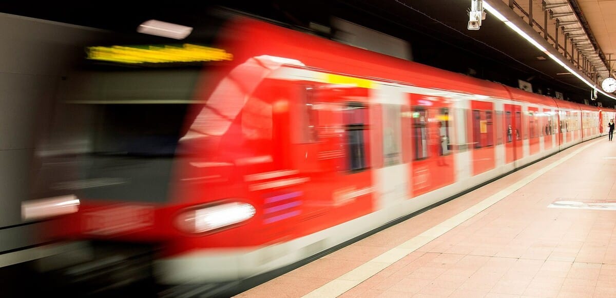 Die Verzögerungen bei Stuttgart 21 bremsen auch zahlreiche Vorhaben der S-Bahn Stuttgart. Die verlängerte Bauzeit für das Milliardenvorhaben dürfte auch wieder Folgen für die Pendlerinnen und Pendler haben, die auf die S-Bahn setzen.