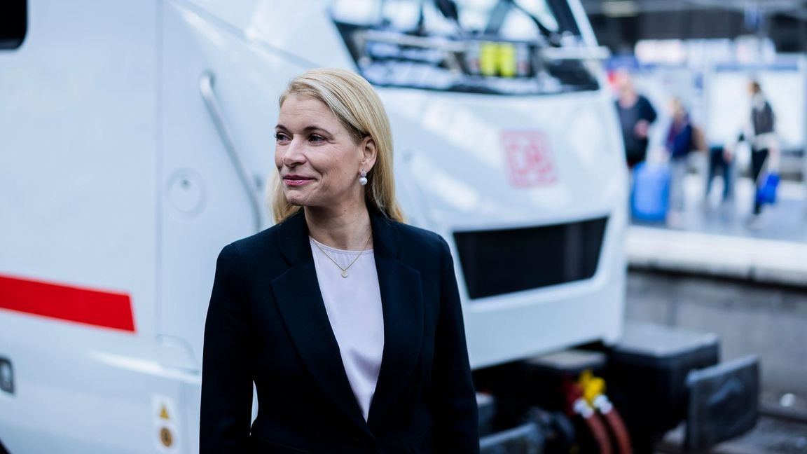 Zu Weihnachten wird "alles rollen, was rollen kann", sagt Bahn-Chefin Evelyn Palla mit Blick auf den Einsatz aller verfügbaren Züge.