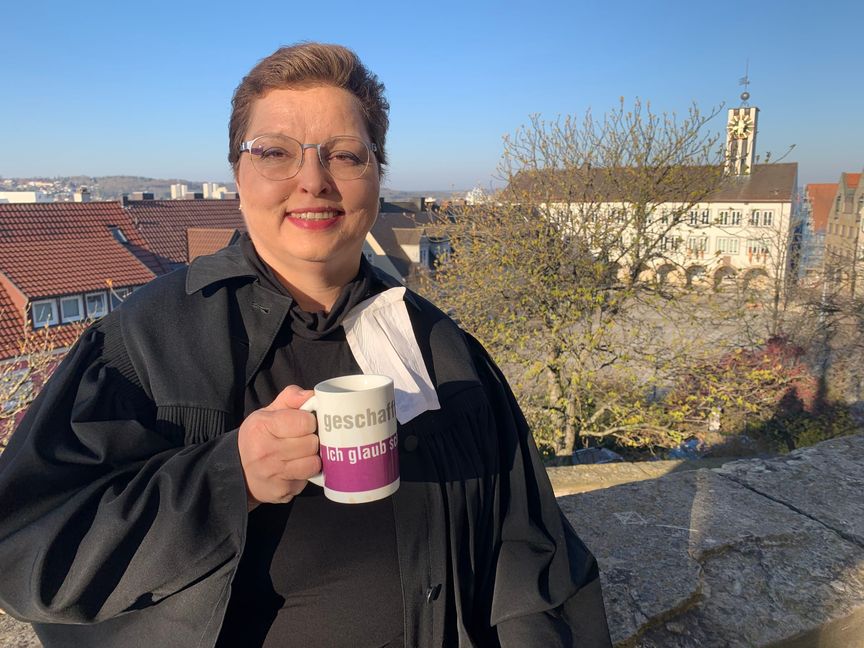 Gerlinde Feine verzichtet in der Fastenzeit auf Alkohol, aber eine Tassee Kaffe darf es schon mal sein. Bild: z