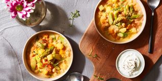 Schmeckt nach Frühling und zeigt, wie vielfältig sich grüner Spargel zubereiten lässt - Kartoffelragout mit grünem Spargel und Kichererbsen.