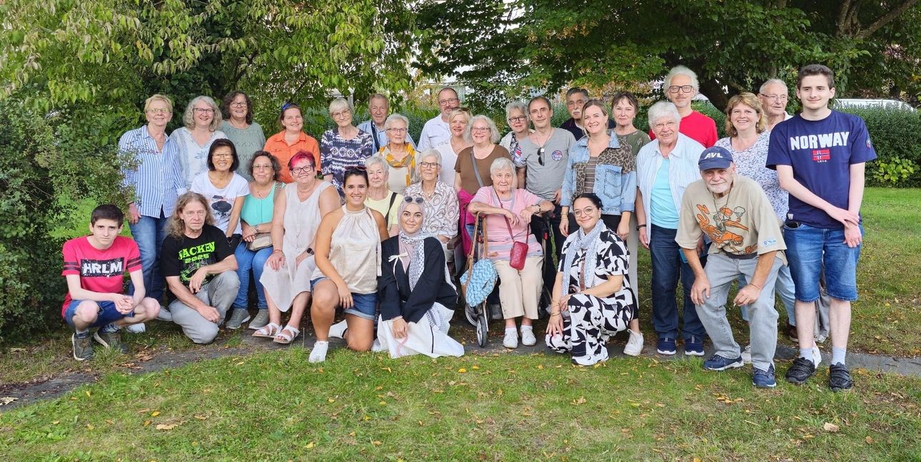 Gut gelaunt unterwegs: Die Ehrenamtlichen aus Eichholz, Hinterweil und Viehweide erkundeten gemeinsam mit den Quartiersmanagerinnen die Münsterstadt Ulm.