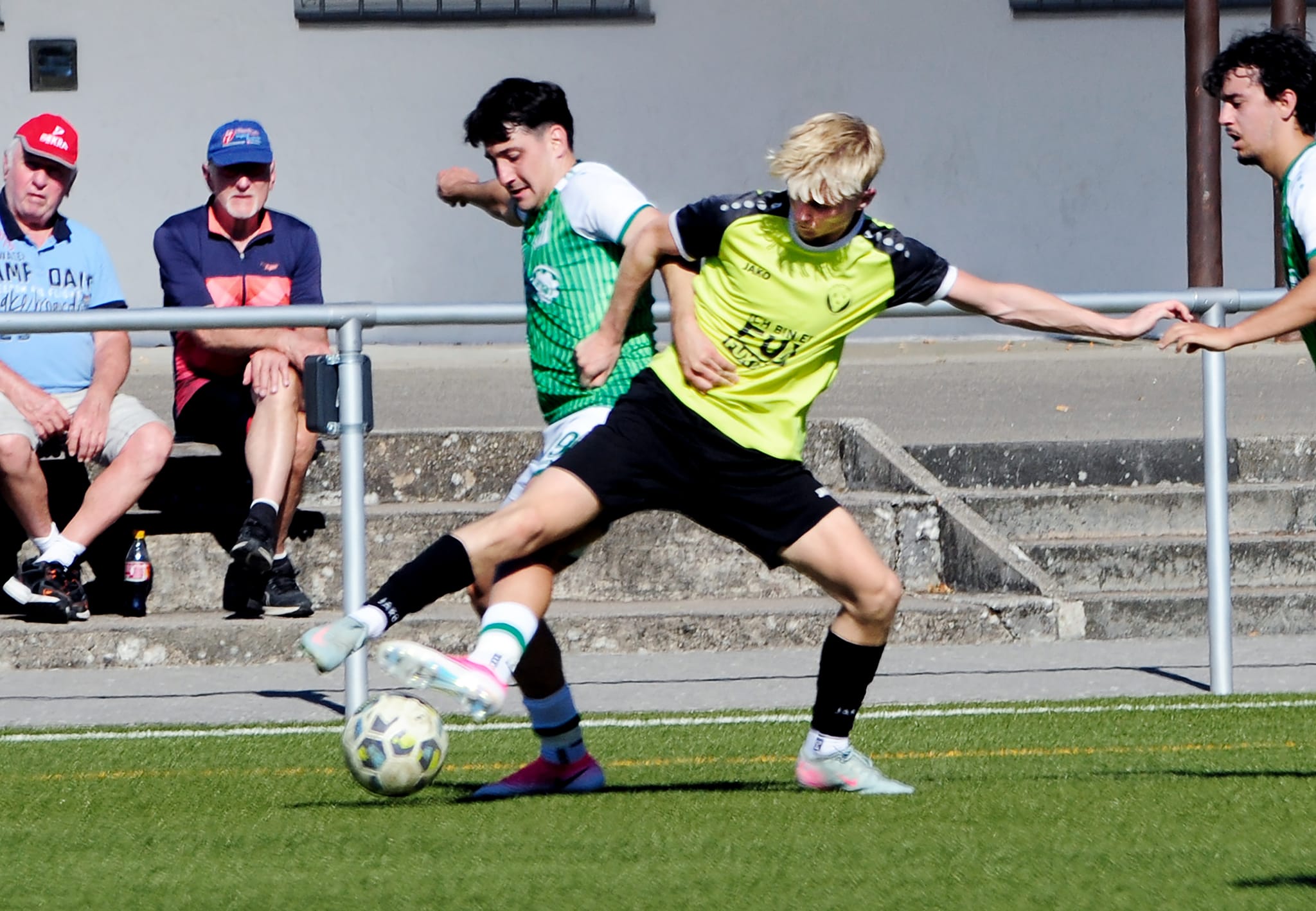 Marc Hohenstein (links) musste sich mit der GSV-Reserve gegen Tim Oehler und die Spvgg Aidlingen mit 1:3 geschlagen geben.