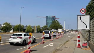 Seit März wird in der Wolfgang-Brumme-Allee gebaut: Dort entsteht eine neue Kreuzung.
