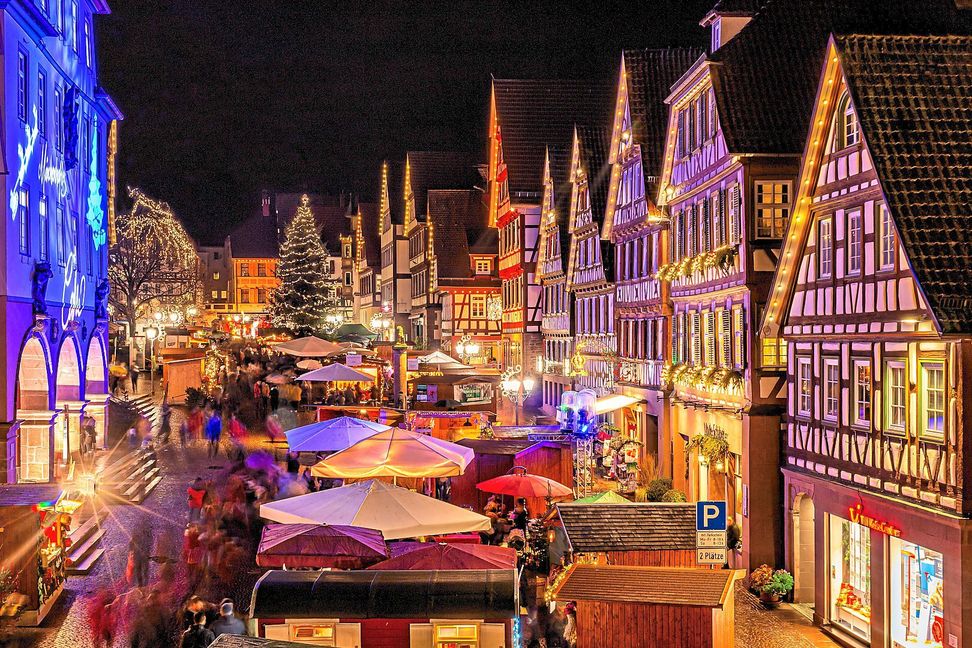 Der Weihnachtsmarkt erstreckt sich dieses Jahr auf eine größere Fläche wie sonst (hier 2019).
 Foto: Kalmbach