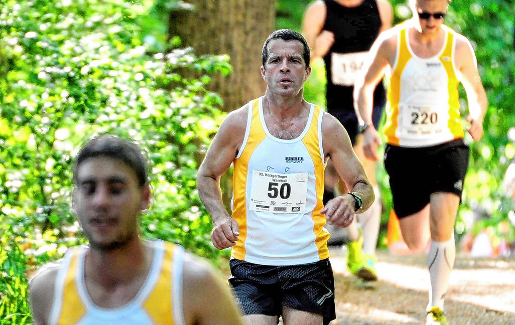 Lauftreff-Abteilungsleiter Ralf Mickeler lief am Samstag auch die 10-Kilometer beim Holzgerlinger Waldtrail. Bild: photostampe