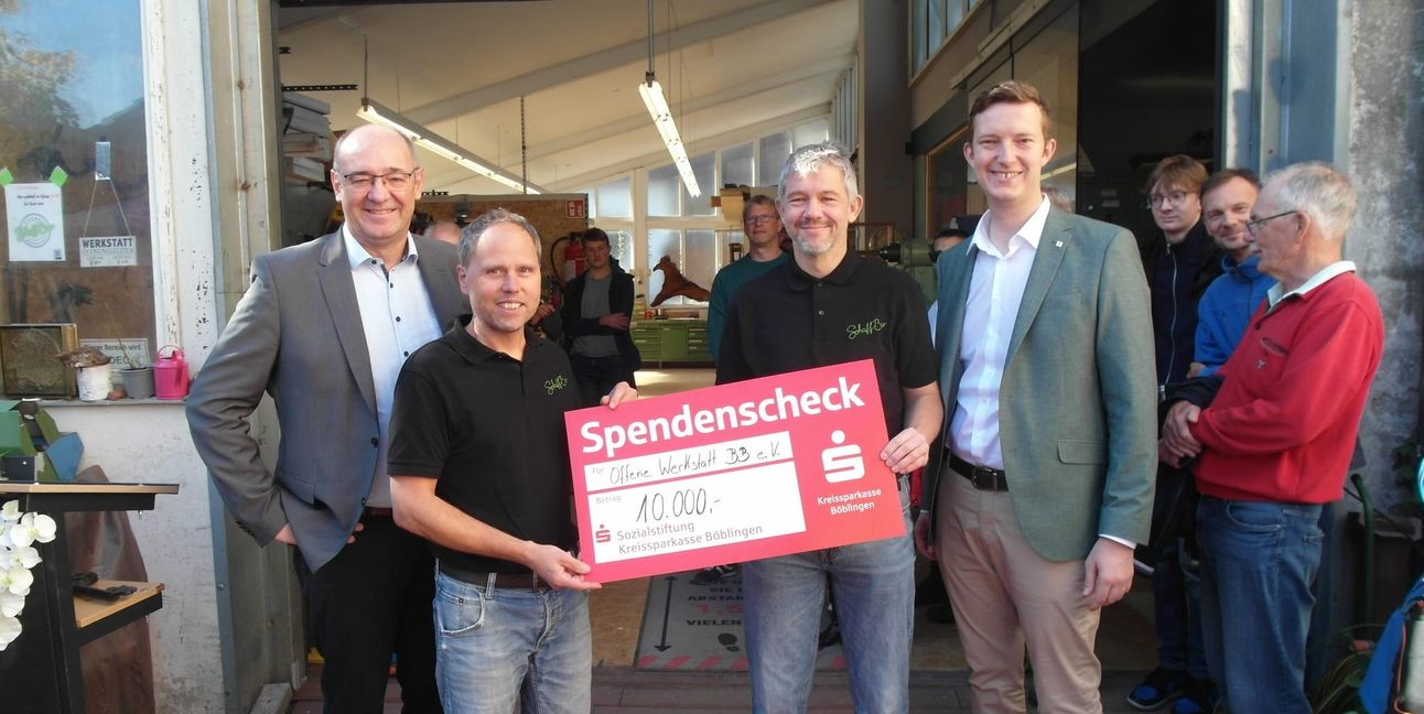 Oliver Braun (Vorstand Kreissparkasse Böblingen), Timo Nitz (Kassier des Vereins "Offene Werkstatt Böblingen", Steffen Wagner (Vereinsvorsitzender) und Patrick Wagner (Geschäftsbereichsleiter Privatkunden bei der Kreissparkasse Böblingen) (von links).