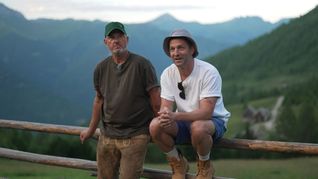 Die beiden TV-Köche sind ab Donnerstag (20.15 Uhr) in ihrem neuen Doku-Format "Rosin & Kumptner: Mission Mittendrin!" auf Kabel Eins zu sehen.