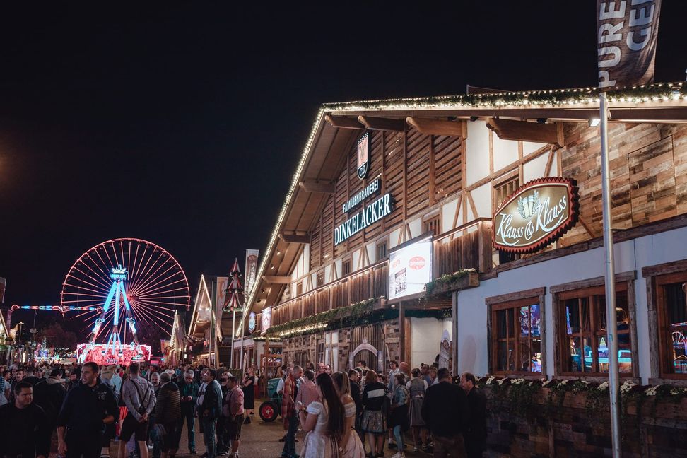 Seit 25 Jahren sind Klauss & Klauss die Gastgeber im Dinkelacker-Festzelt auf dem Cannstatter Volksfest.