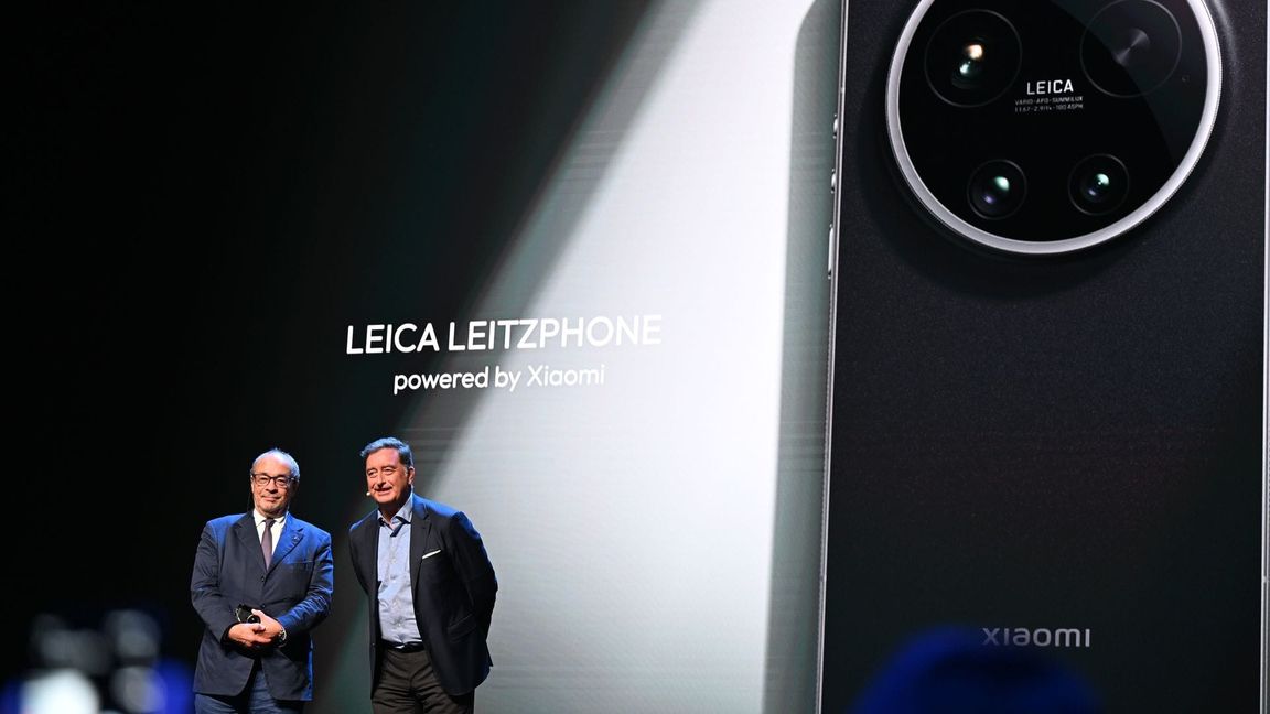 Nach der Präsentation bekamen Leica-Chef Matthias Harsch (rechts) und der Aufsichtsratsvorsitzende Andreas Kaufmann viel Applaus.