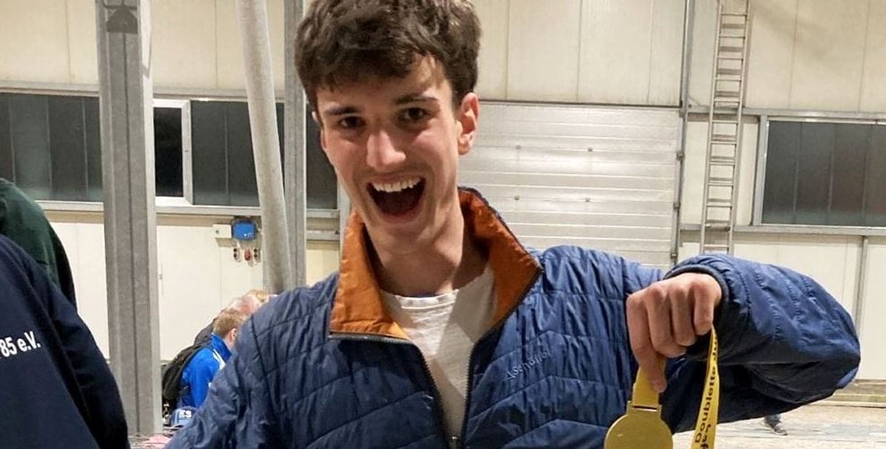 Die Medaille fühlt sich gut an. Bild: Bausch