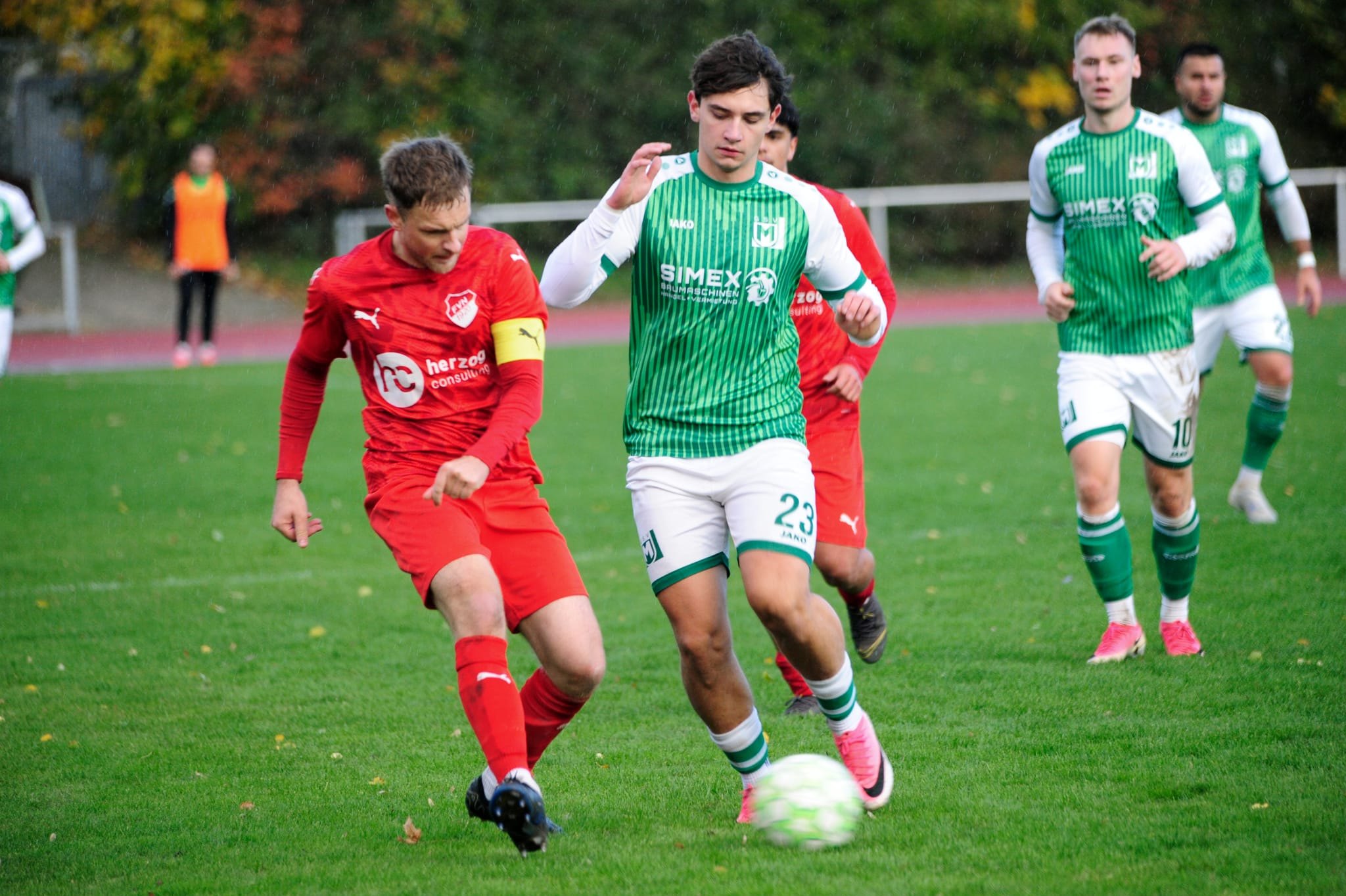 Anton Lendl (am Ball) und der GSV feierten einen 2:0-Heimsieg gegen den FV Neuhausen.