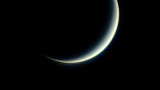 Nur noch eine schmale Sichel: Die Venus am Abendhimmel.