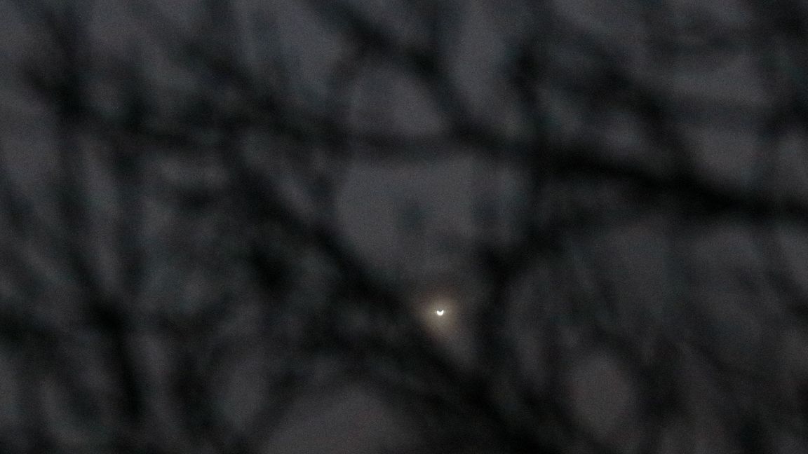 Mit einem 300mm-Zoomobjektiv sieht die Venus derzeit so aus.