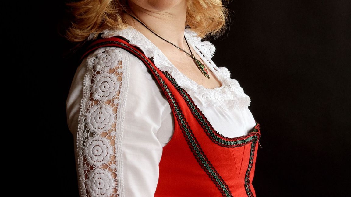 "Meine Wurzeln sind in den Schweizer Bergen. Und auf diesen Wurzeln wachsen meine neuen Wildjodelmelodien wie die Äste eines Baumes in verschiedene Richtungen", sagt Sonja Morgenegg.