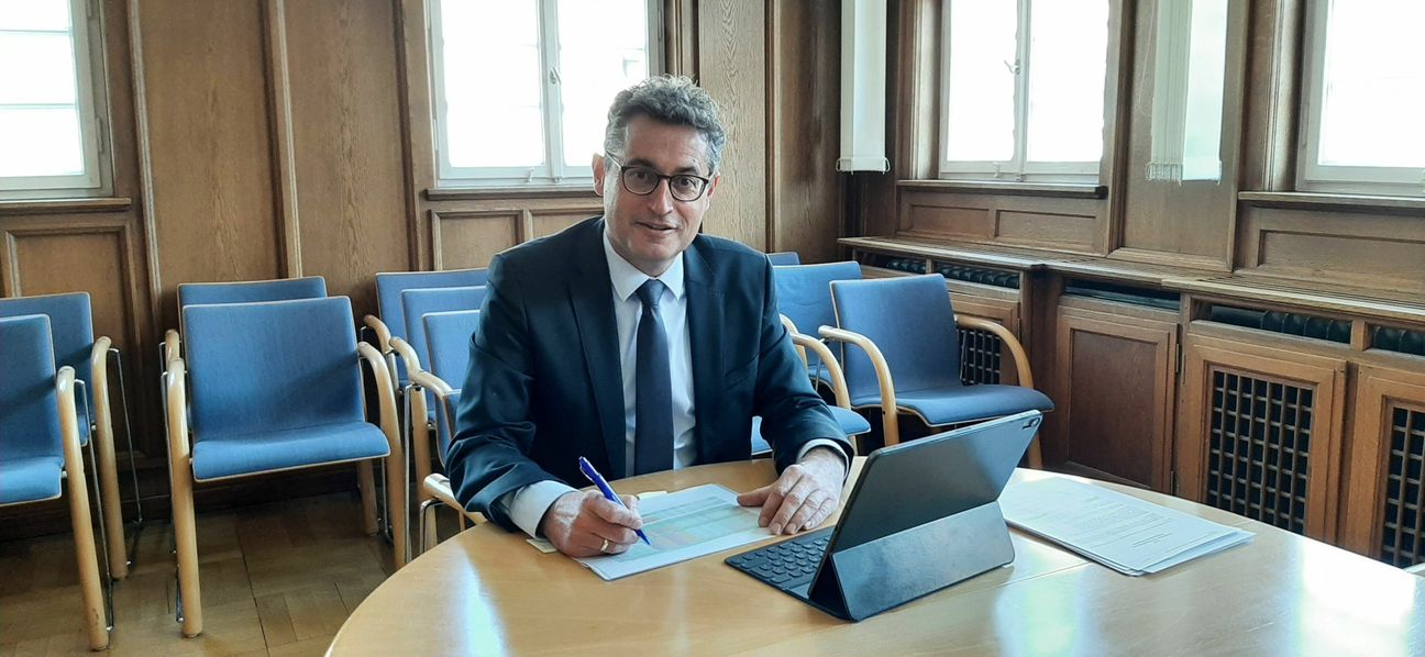 Waldenbuchs Bürgermeister Michael Lutz befasst sich intensiv mit den Finanzen der Gemeinde. Bild: Elbers