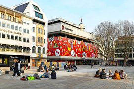 Das Modehaus Breuninger am Marktplatz in der Innenstadt