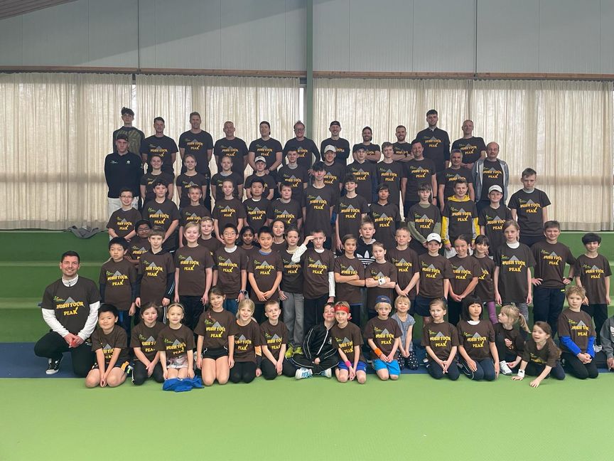 Jung und alt trainierten in der vergangenen Woche beim Ostercamp der Sindelfinger Tennisabteilung gemeinsam. Bild: Holzapfel