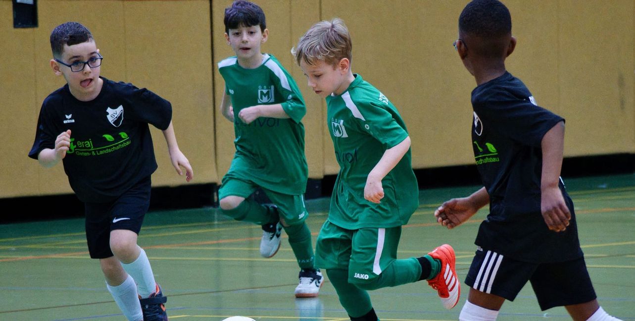 Die kleinen Kicker hatten viel Spaß in der Unterriedenhalle. Schließlich ist jedes Tor 2:50 Euro bei diesem besonderen Turnier wert.