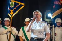 Das große Jubiläumswochenende startet mit dem Fahnenmarsch.