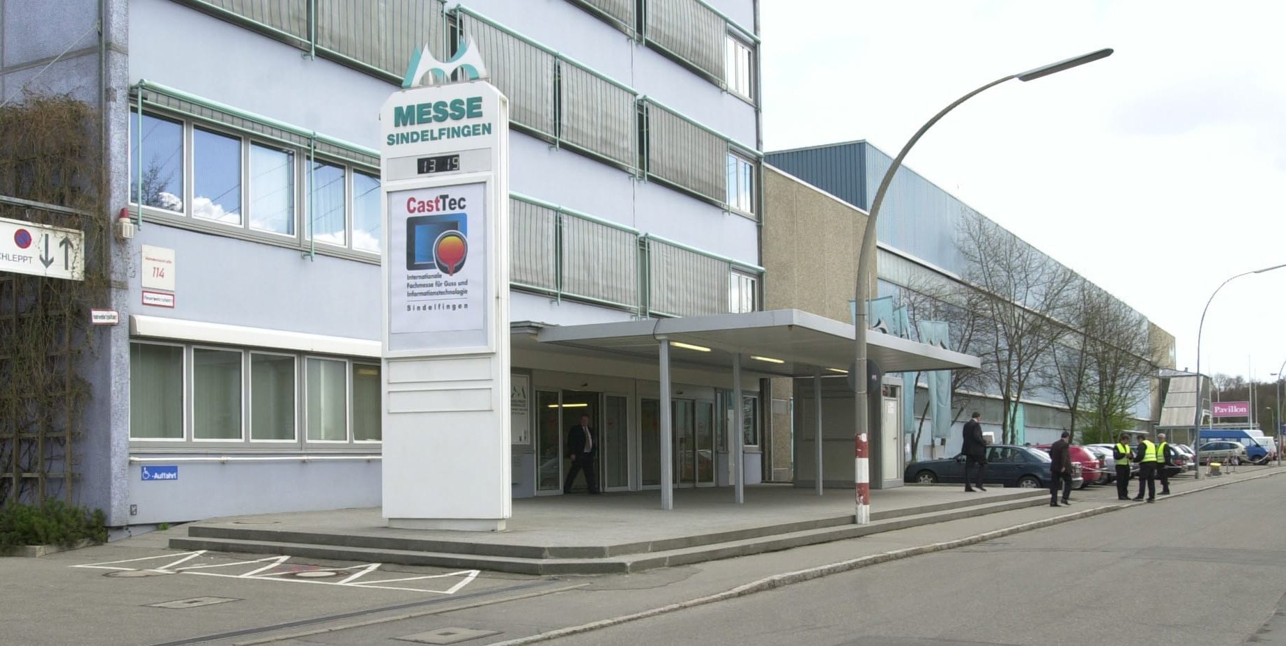 In der Messe Sindelfingen wird derzeit von Seiten des Landes Baden-Württemberg eine Unterbringung eingerichtet.
