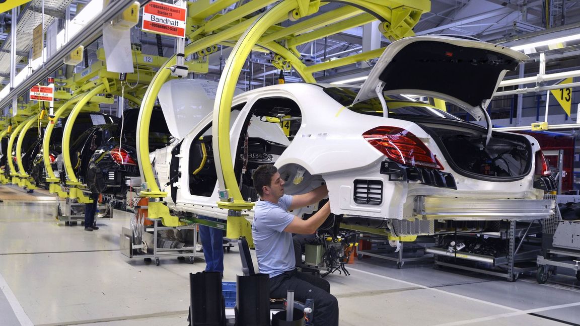 Kfz-Montage bei Mercedes in Sindelfingen: Die Wirtschaft in Baden-Württemberg hängt stark von der Entwicklung der Automobilbranche ab.