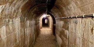 Heute sind die Wände und Decken mit Beton verschalt, früher mit Holz. Das wurde nach dem Krieg für den Wiederaufbau gebraucht und herausgerissen. Bild: Peplau