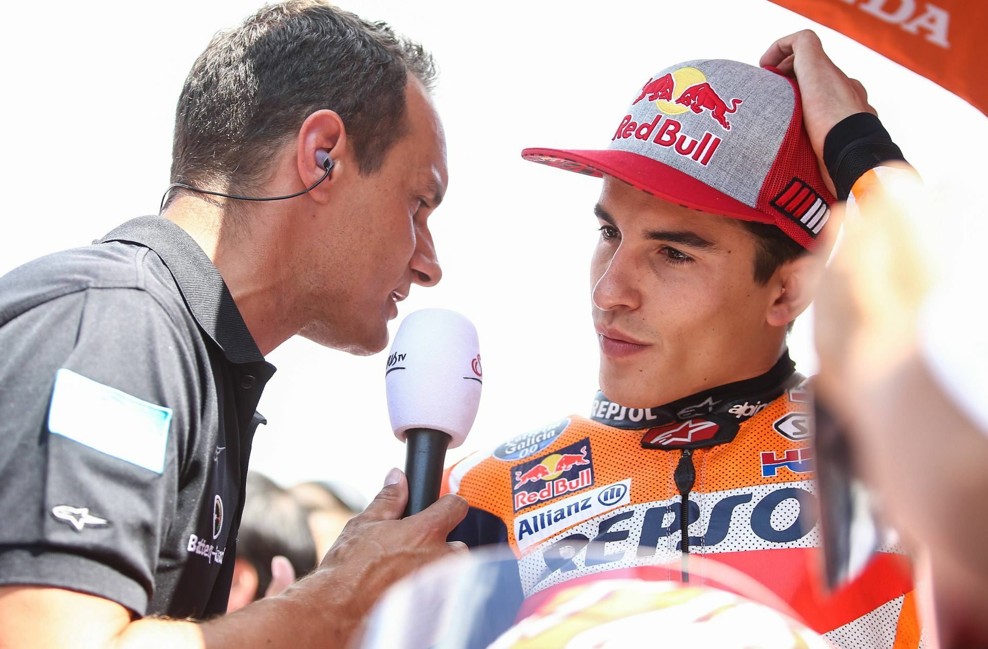 Alex Hofmann (li.), Marc Marquez: In der MotoGP sind echte Typen unterwegs. Foto: imago//Daniel Goetzhaber