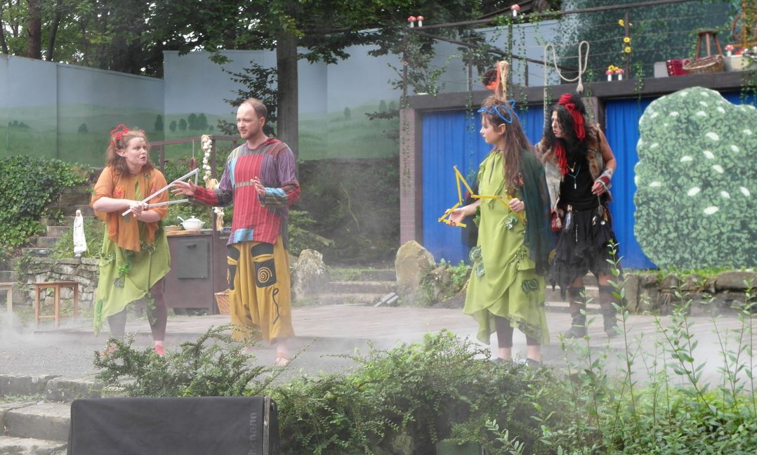 Letztes Jahr feierte das Naturtheater Renningen Premiere mit „Tischlein deck dich“. Nun starten die Probenarbeiten für dieses Jahr. Bild: Staber/A