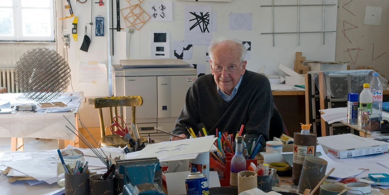François Morellet in seinem Atelier, Cholet, France, 2011.