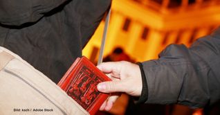 Der Angeklagte reichte ein Attest ein. Doch Richter Thorsten Härtel hielt das nicht für ausreichend. Bild: Adobe Stock