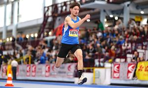 Dmitrij Krom fliegt zum Dreisprung-Titel.