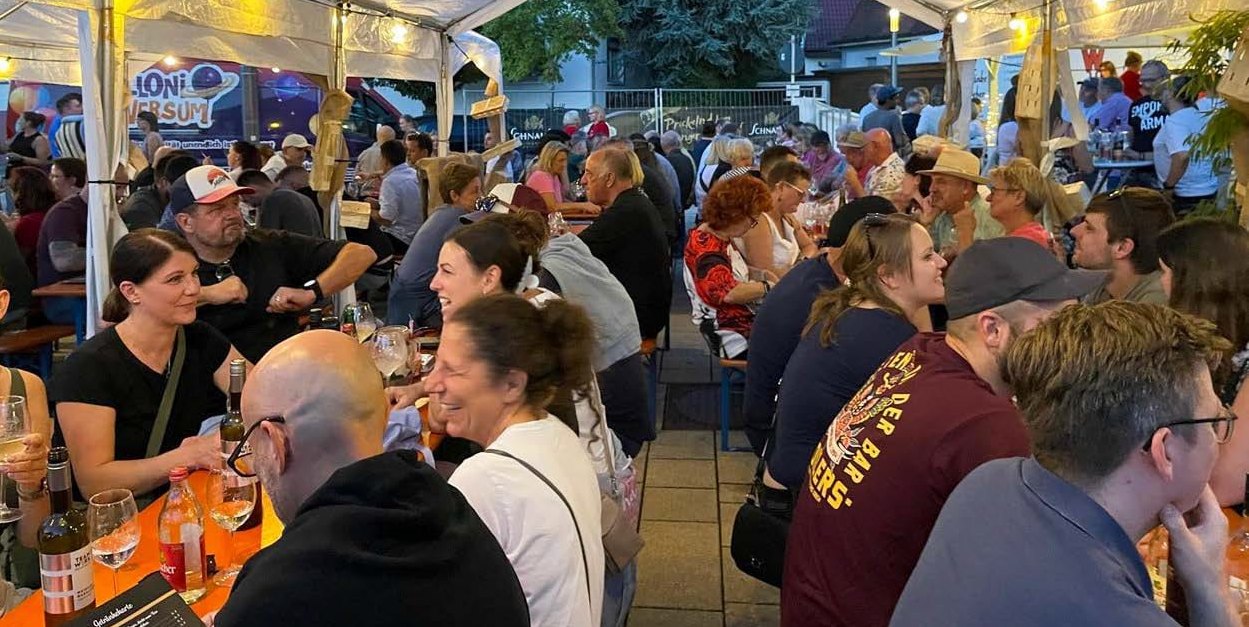 Beim Renninger Weindorf dreht sich alles ums Genießen.