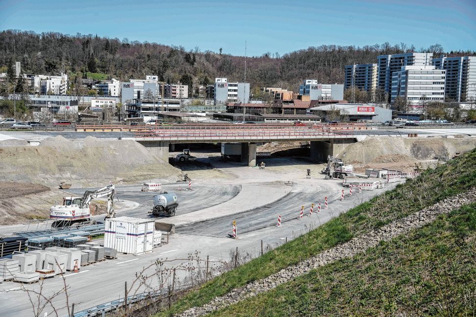 Die Anschlussstelle Böblingen-Ost wird 2026 ein Vollanschluss: Künftig kann man hier nach Stuttgart und Singen auffahren sowie von Singen und Stuttgart kommend abfahren.